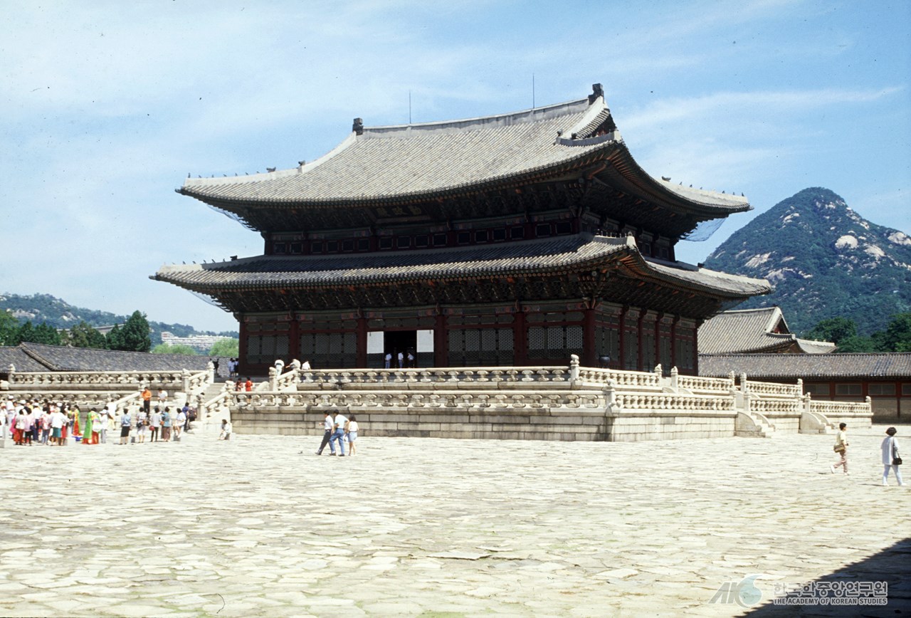 한국 전통 건축에서 나타나는 실내세계와 외부세계의 일체 형식