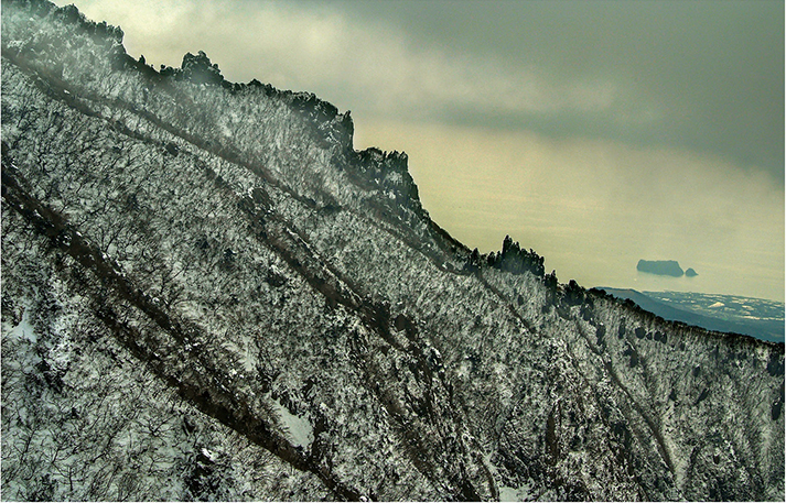 제주 한라산 동쪽 사면의 바위 봉우리들은 명승 제84호 ‘영실기암과 오백나한’으로 지정되어 있다 ⓒ디자인밈