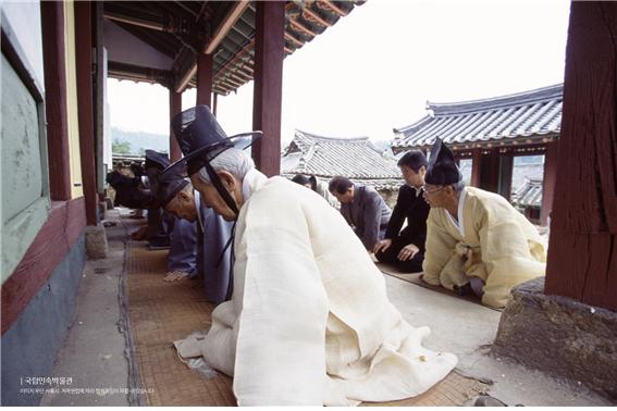 봉화 충재 권벌 종가 제관과 참사자들의 제복(현대)